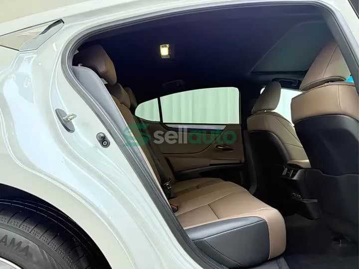 Lexus ES 2025 10