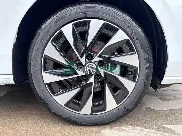 Volkswagen Sagitar S 1.5L 2026 4