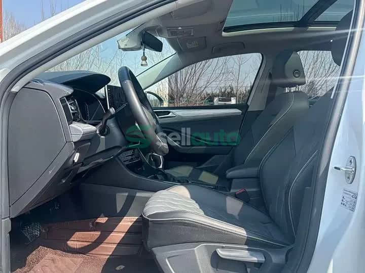 Volkswagen Sagitar 280TSI DSG 2022 8