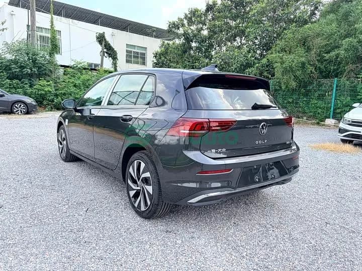 Volkswagen Golf Facelift 300TSI 2025 12