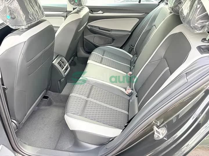 Volkswagen Golf Facelift 300TSI 2025 7