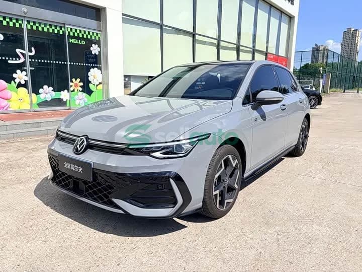 Volkswagen Golf 300TSI R-Line 2025