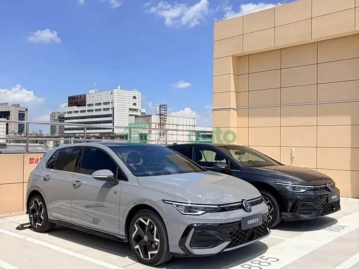 Volkswagen Golf 300TSI R-Line 2025 11