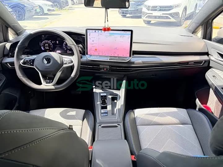 Volkswagen Golf 300TSI R-Line 2025 5