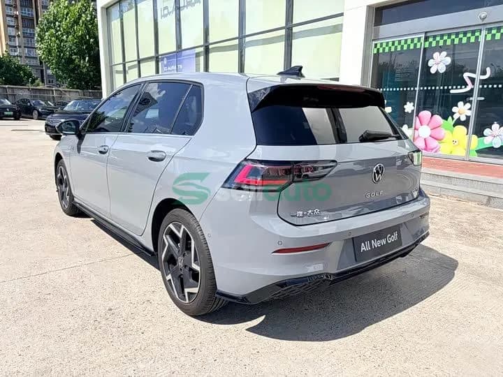 Volkswagen Golf 300TSI R-Line 2025 7