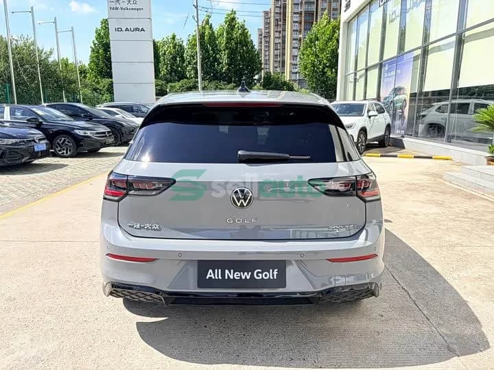 Volkswagen Golf 300TSI R-Line 2025 8