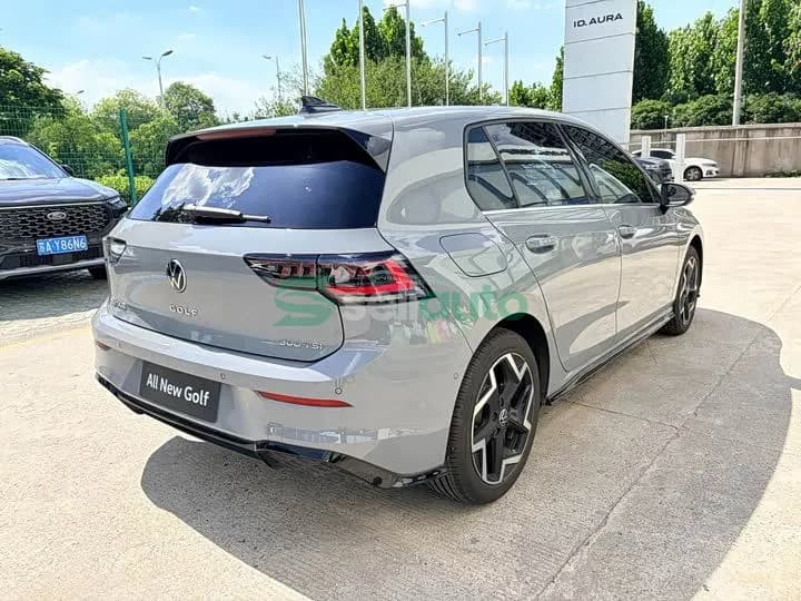 Volkswagen Golf 300TSI R-Line 2025 9