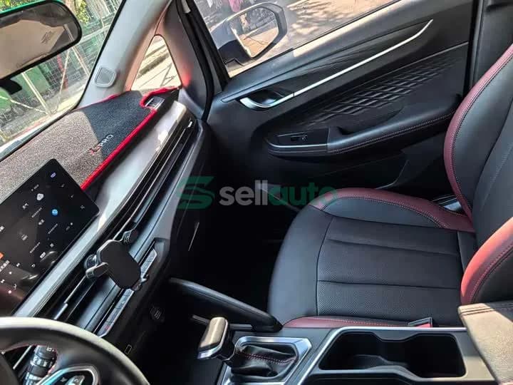 Geely Emgrand X3 2022 11