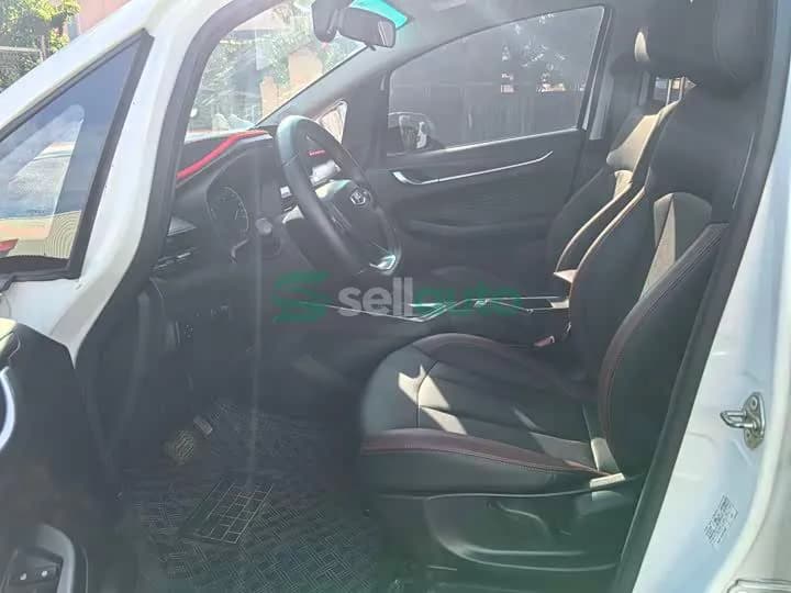 Geely Emgrand X3 2022 4