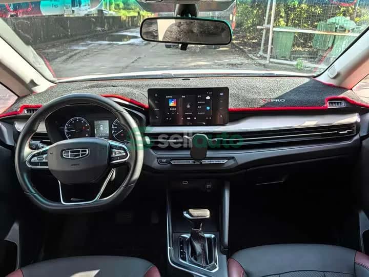 Geely Emgrand X3 2022 5