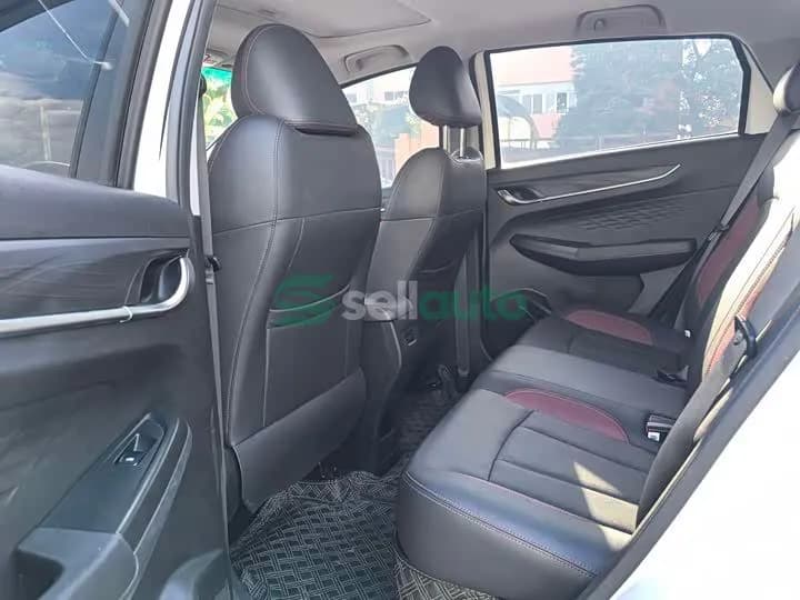 Geely Emgrand X3 2022 6