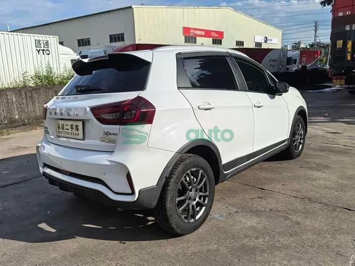 Geely Emgrand X3 2022 7