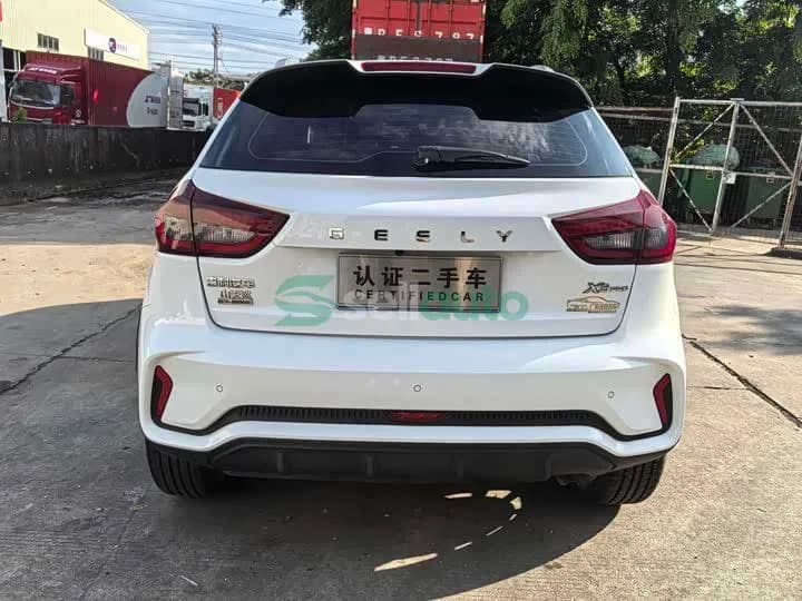 Geely Emgrand X3 2022 8
