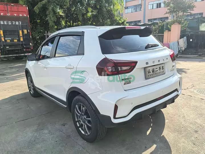 Geely Emgrand X3 2022 9