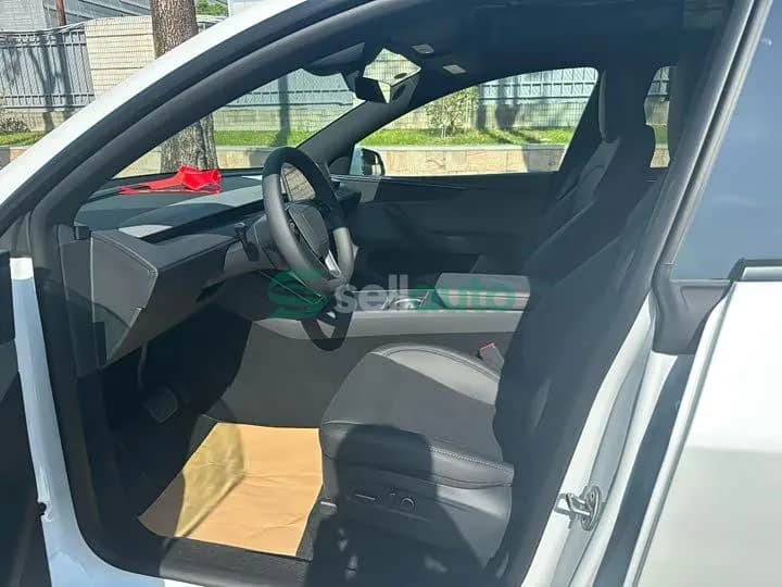 Tesla Model Y Rear-Wheel 2026 4