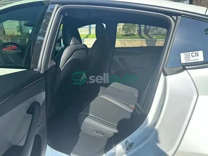 Tesla Model Y Rear-Wheel 2026 5