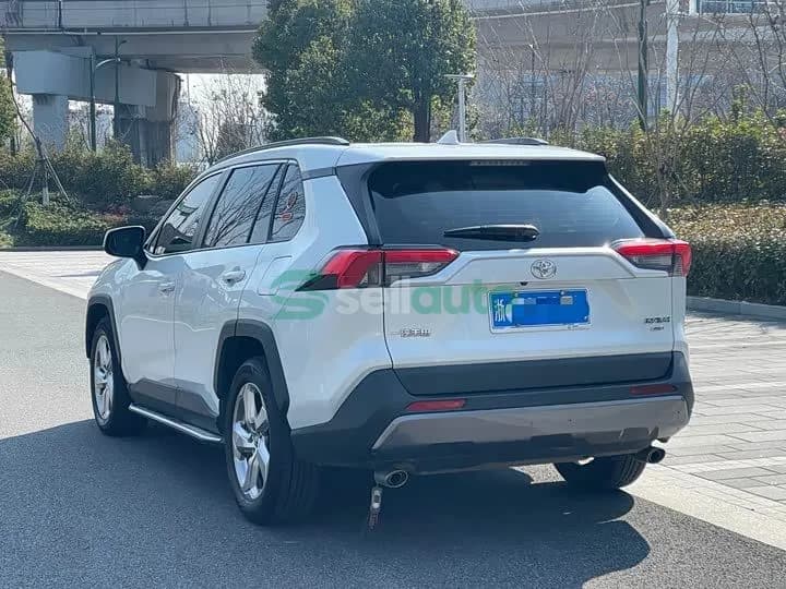Toyota RAV4 2.0L CVT 2021 4