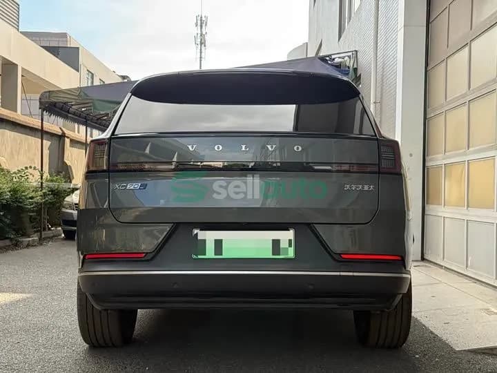 Volvo XC70 Plug-in Hybrid 2025 3