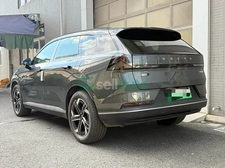Volvo XC70 Plug-in Hybrid 2025 4
