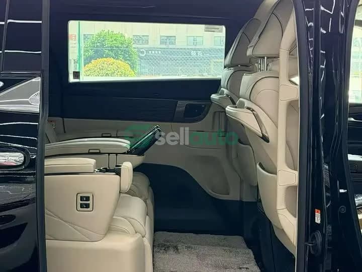 Toyota Alphard 2025 3