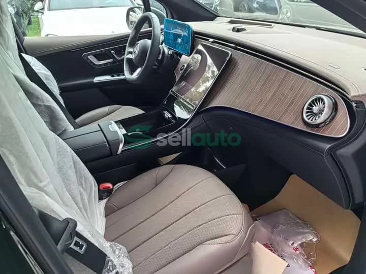 Mercedes-Benz EQE SUV 2026 9