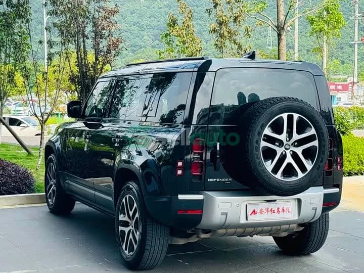 Land Rover Defender 110 P400 2021 3