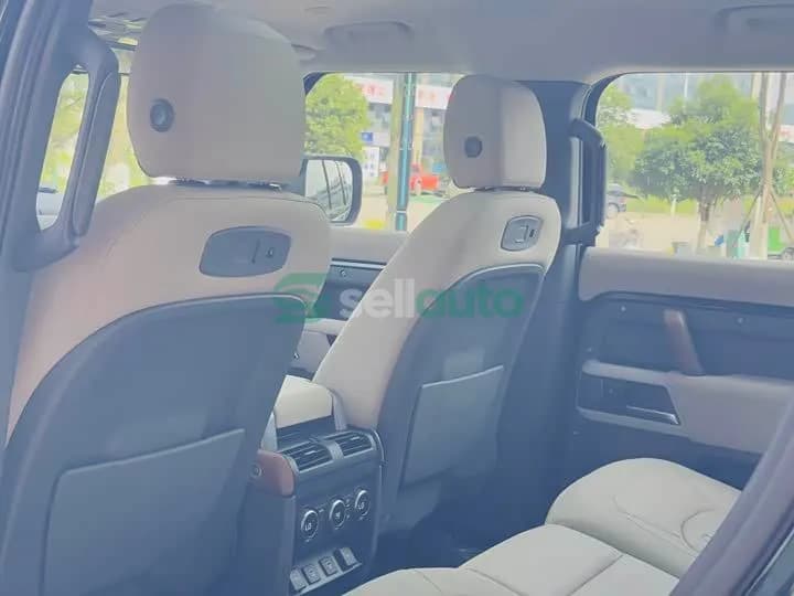 Land Rover Defender 110 P400 2021 8