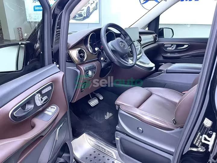 Mercedes-Benz V-Class V 260 2023 4