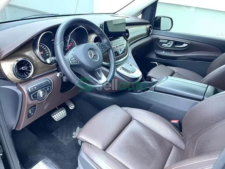 Mercedes-Benz V-Class V 260 2023 5