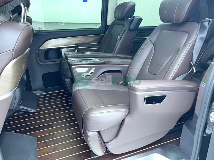 Mercedes-Benz V-Class V 260 2023 6