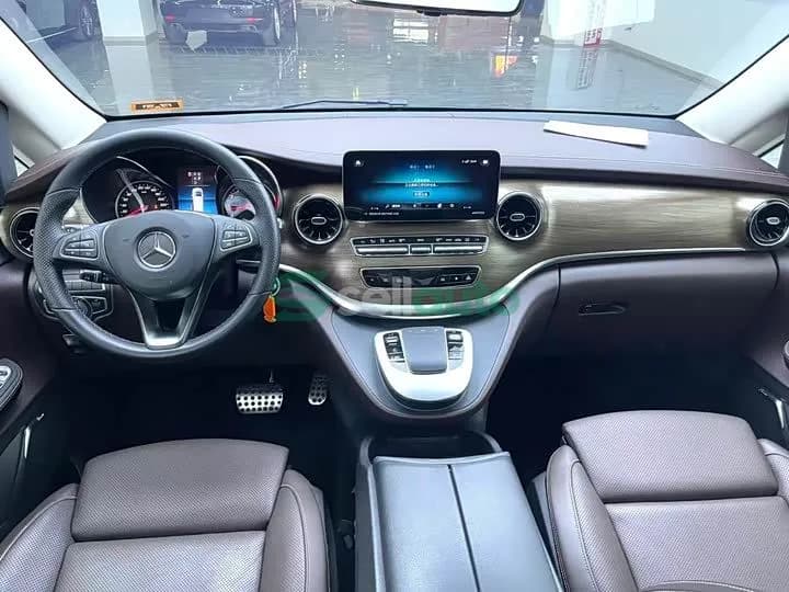 Mercedes-Benz V-Class V 260 2023 7