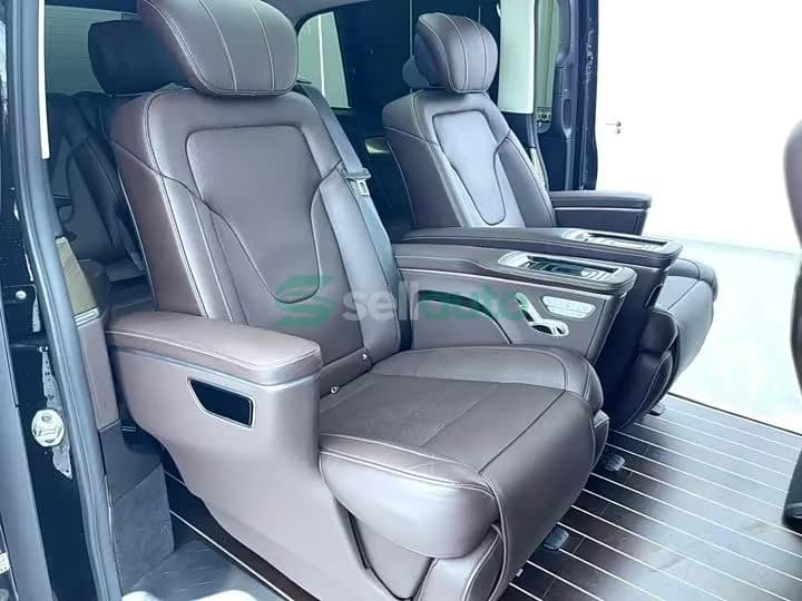Mercedes-Benz V-Class V 260 2023 9