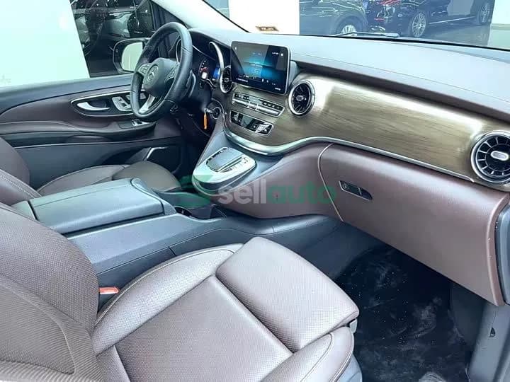 Mercedes-Benz V-Class V 260 2023 10