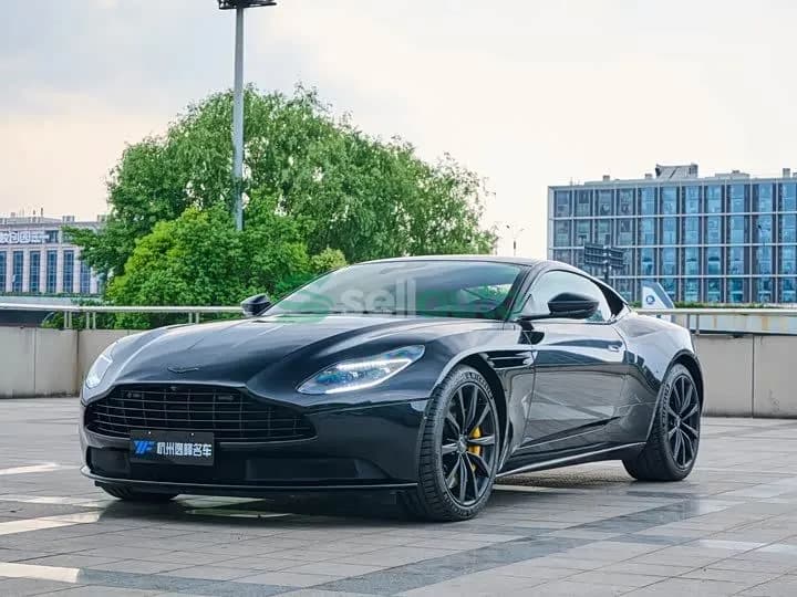 Aston Martin DB11 2021 1