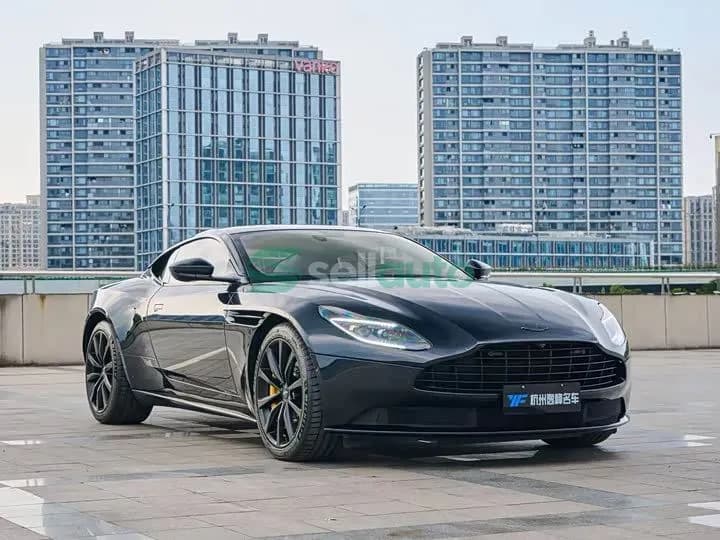 Aston Martin DB11 2021 3