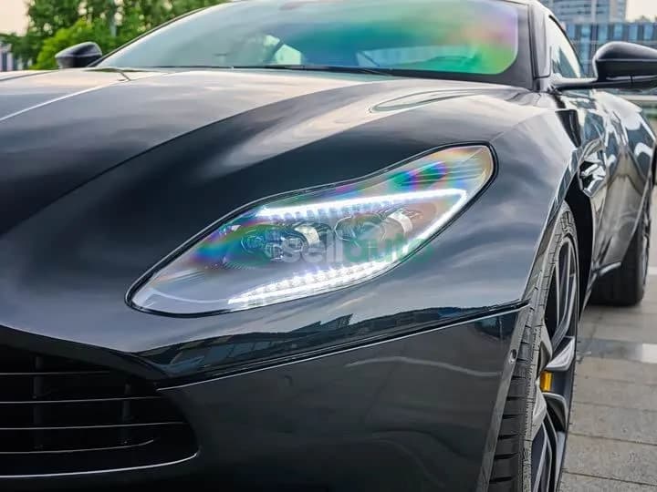 Aston Martin DB11 2021 6