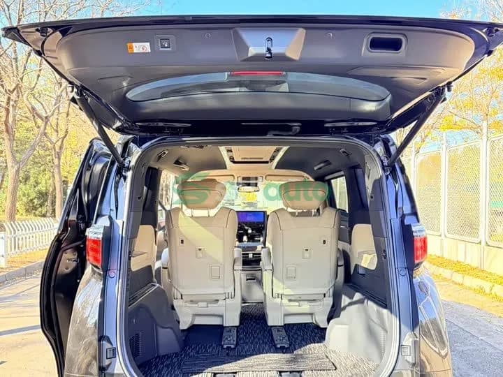 Toyota Alphard 2025 12