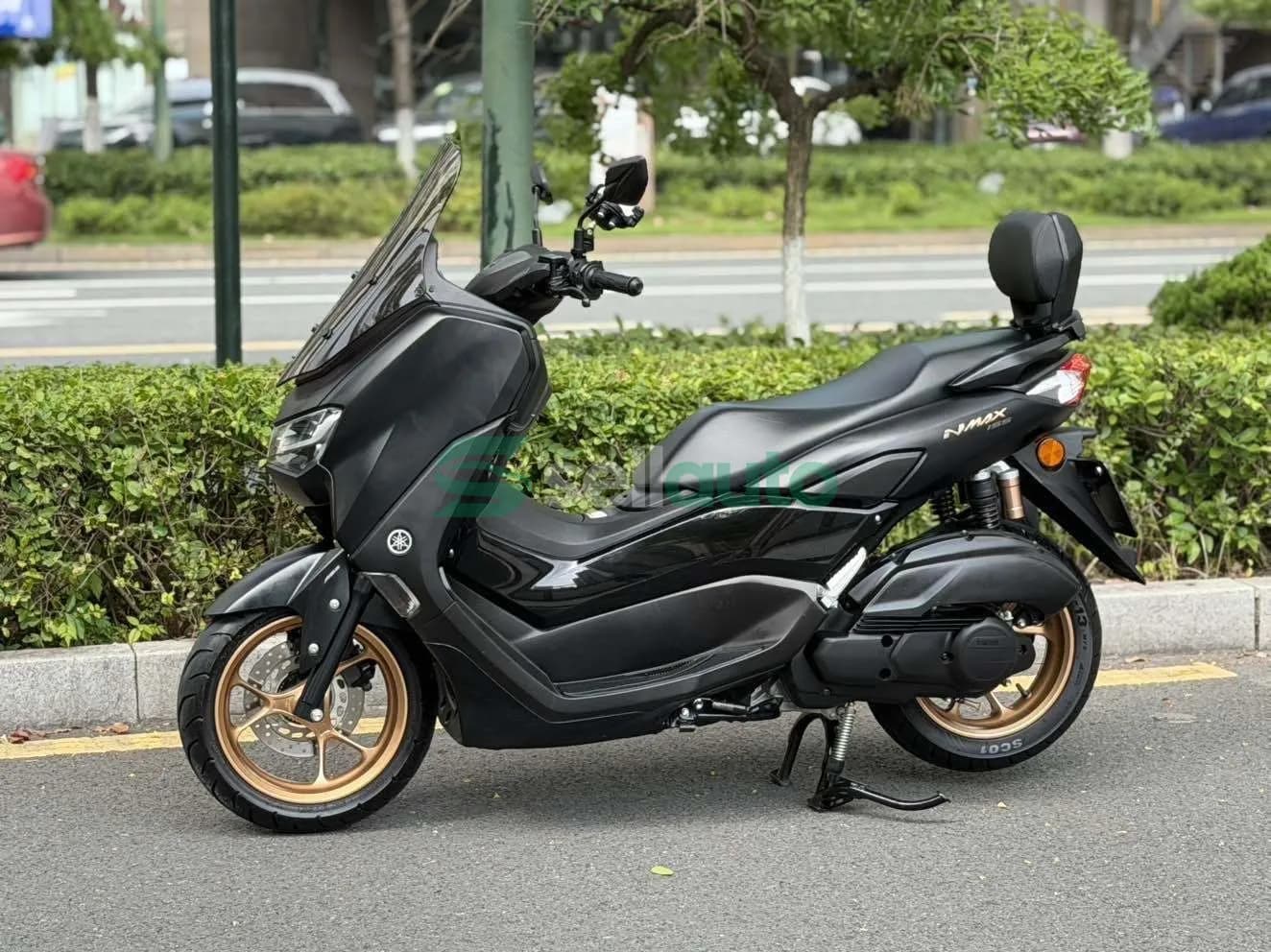 Yamaha NMAX 2022 4