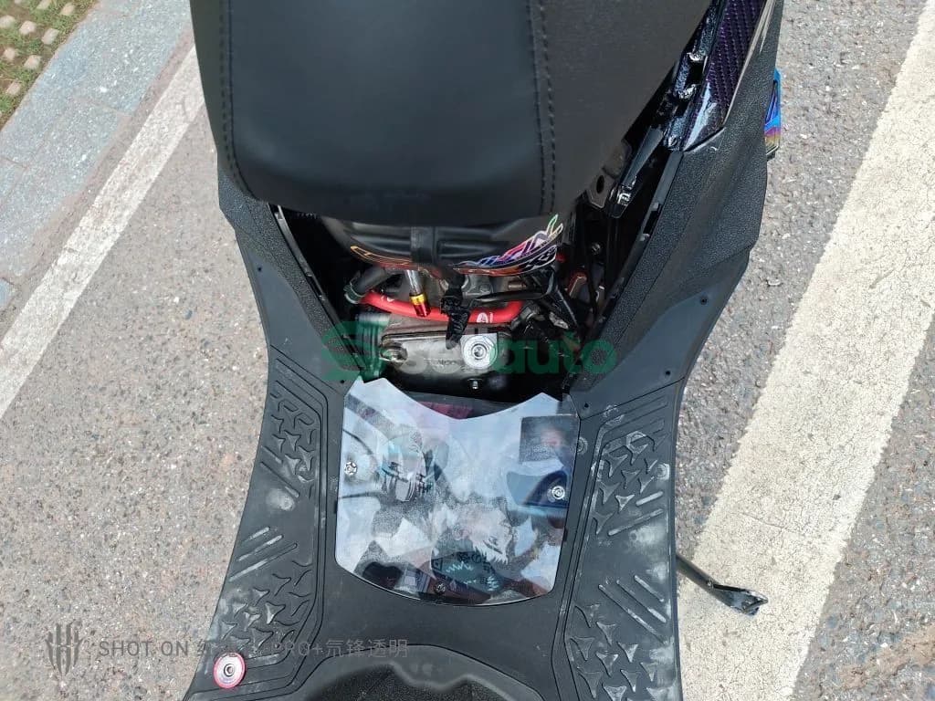 KYMCO KRV180 2022 4