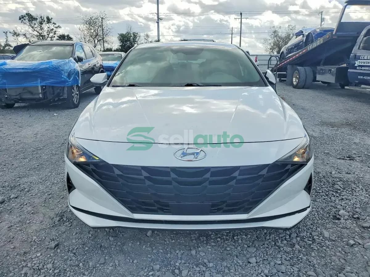 Hyundai Elantra 2021
