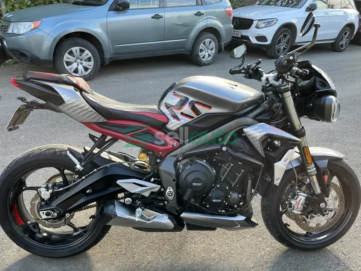 Triumph Street Triple 2021